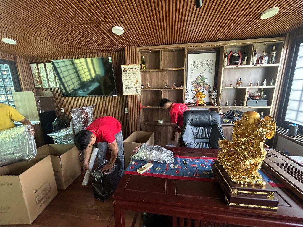 Thành Hưng trận trọng những món đồ xa xỉ và nội thất giá trị